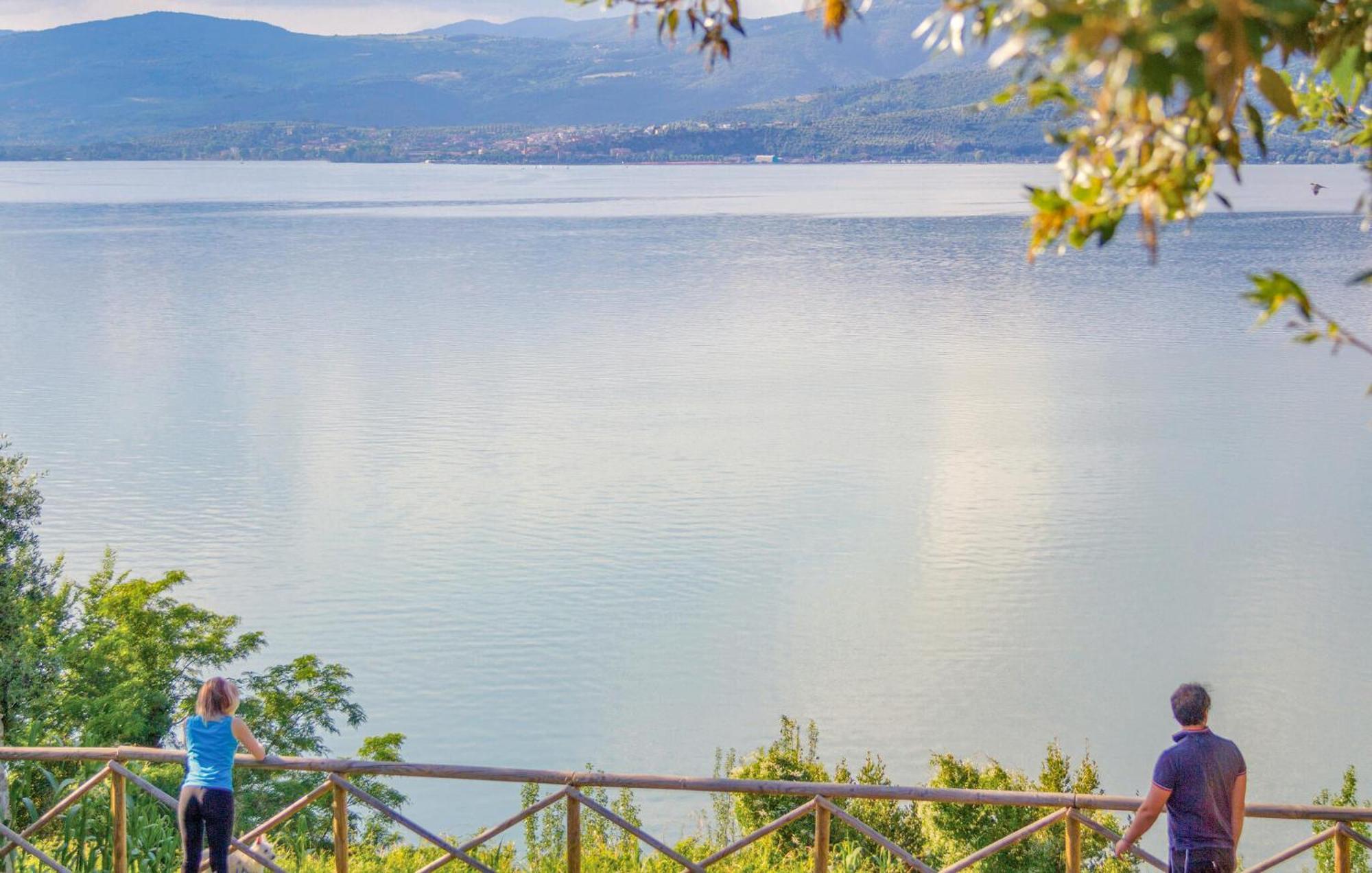 Lovely Apartment In Tuoro Sul Trasimeno With Wifi Eksteriør bilde